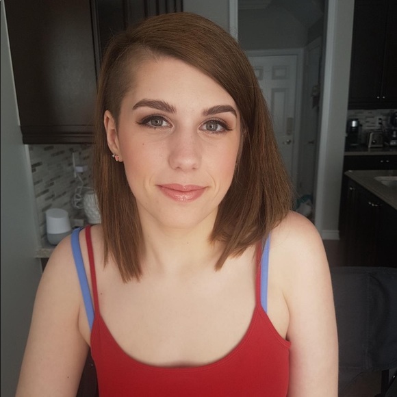 Meet your Posher, Emilia - Picture 1 of 1